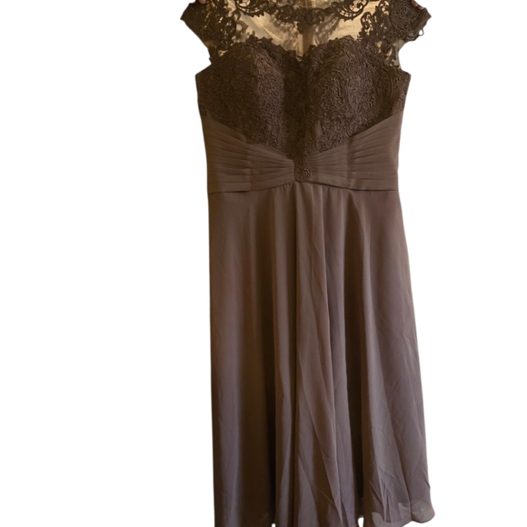 Dresses & Skirts - Elegant Brown Lace Evening Dress